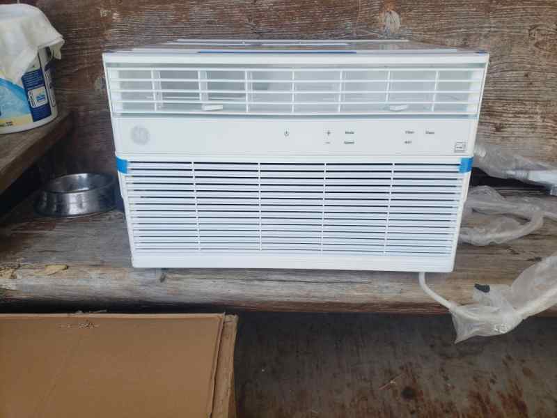 NIB GE 8000 BTU WINDOW UNIT 