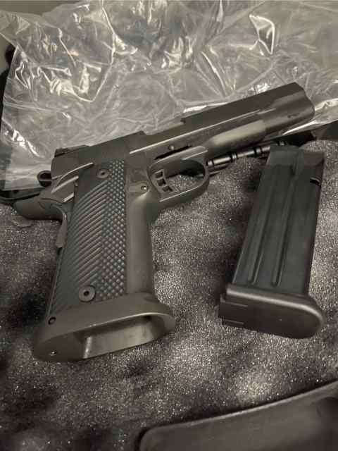 10mm Rock Island Armory 1911, one mag 16rds