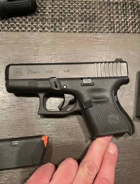 Glock 26 Gen 5 in casebox (2 mags included bosses)