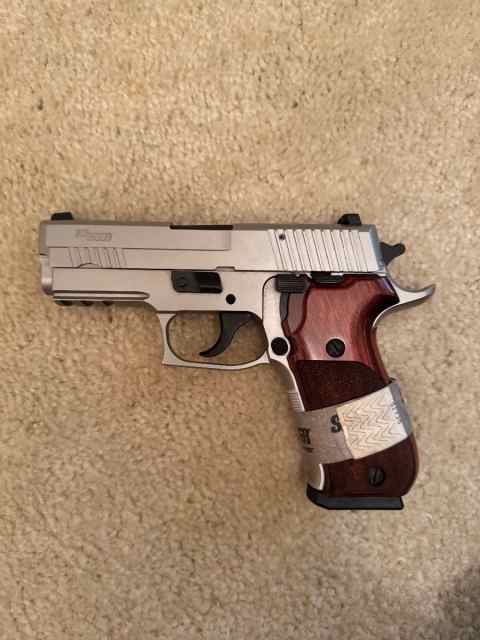 Sig Sauer p220 .45 compact elite Stainless steel