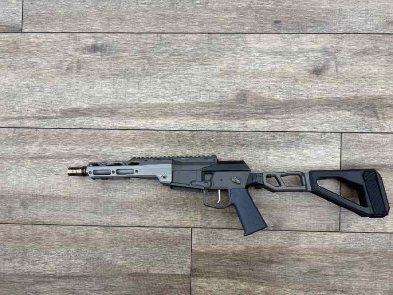 *NEW IN BOX* Q MINI FIX IN 300BLKOUT