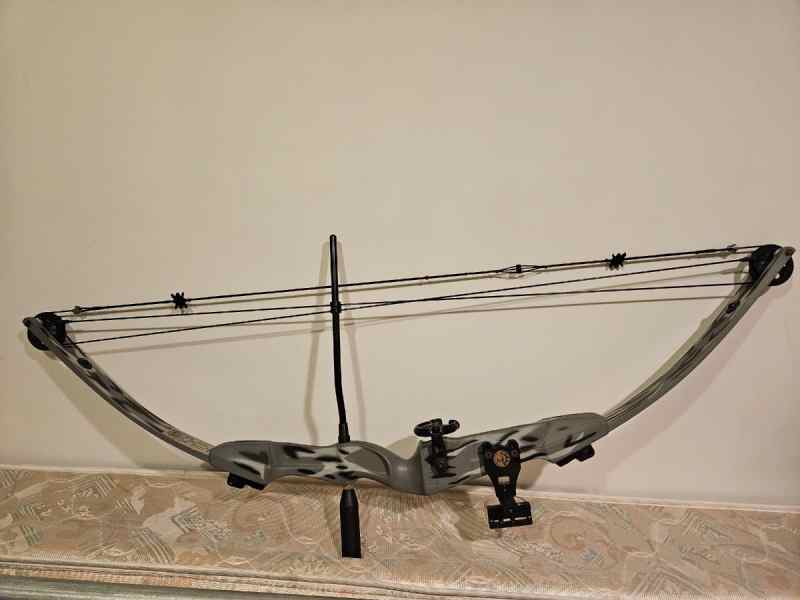 Hoyt USA Compound Bow Camouflage 55-70 lb Draw