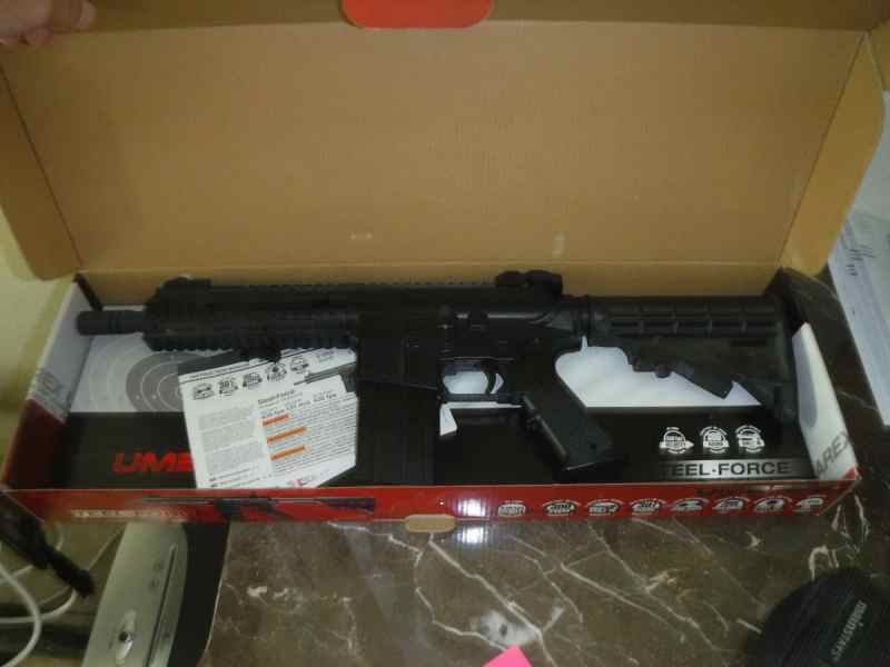 Umarex steel force BB gun with CO2 cartridges