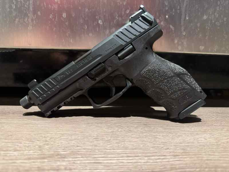 HK VP9 Tactical 9mm extra mags