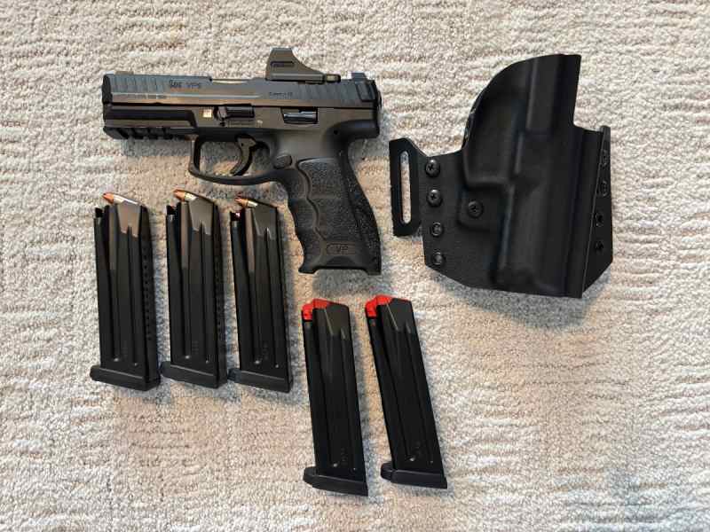 LNIB H&amp;K VP9 B w/ Red Dot.