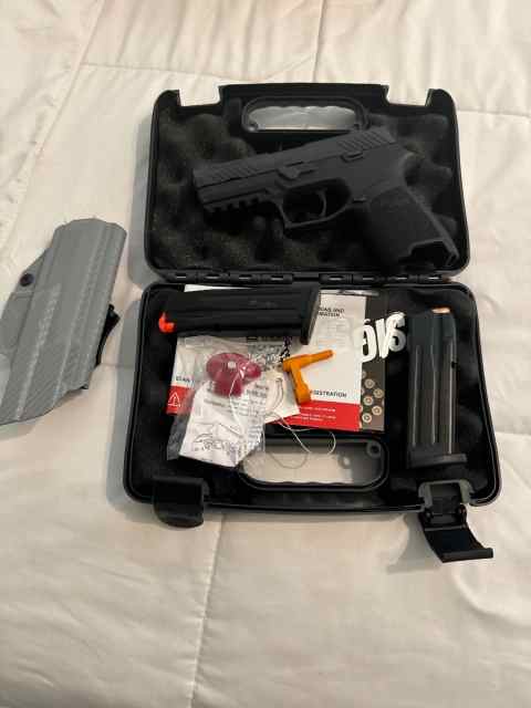 Like new Sig P320 with kydex holster 