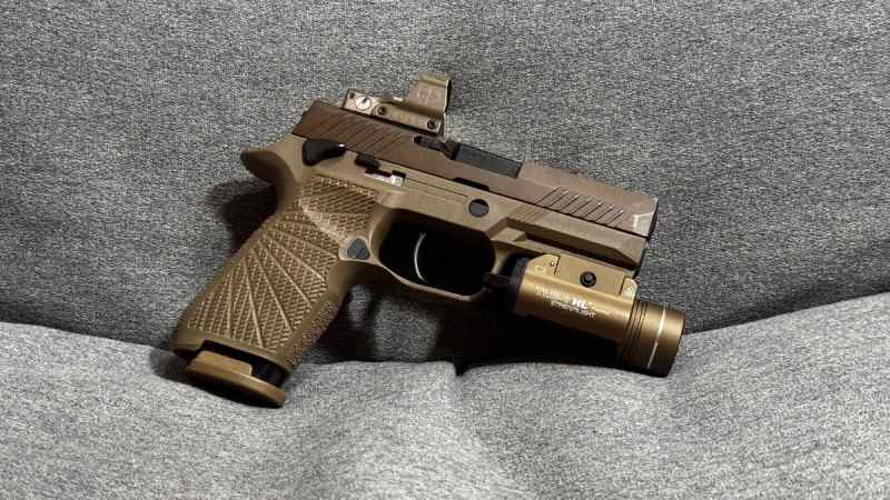 Sig Sauer M18 P320 with Accessories 