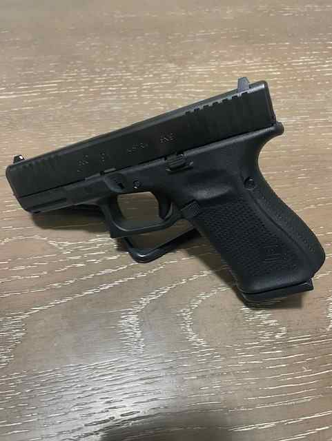 GLOCK 19V Gen 5 - 15 RD 3 MAGS BNIB $525 OTD