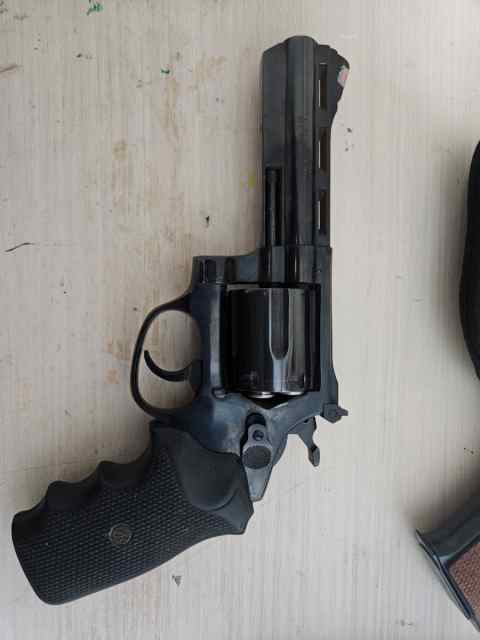 revolver2.jpg