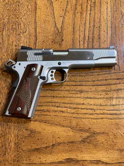 Smith &amp; Wesson 1911