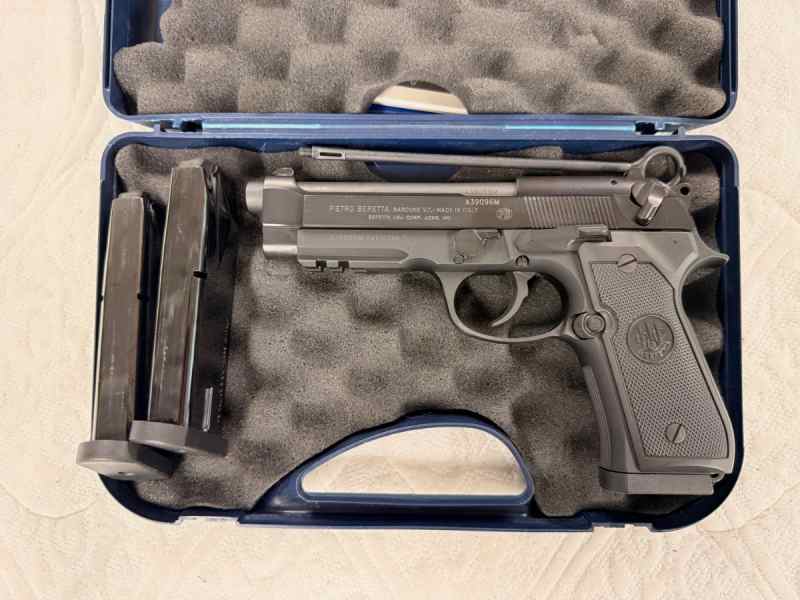 Beretta 96A1 - .40 S&amp;W - 3 mags and original box