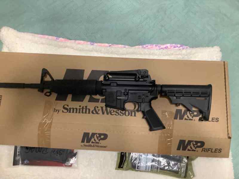 Smith And Wesson M&amp;P AR15 Rifle