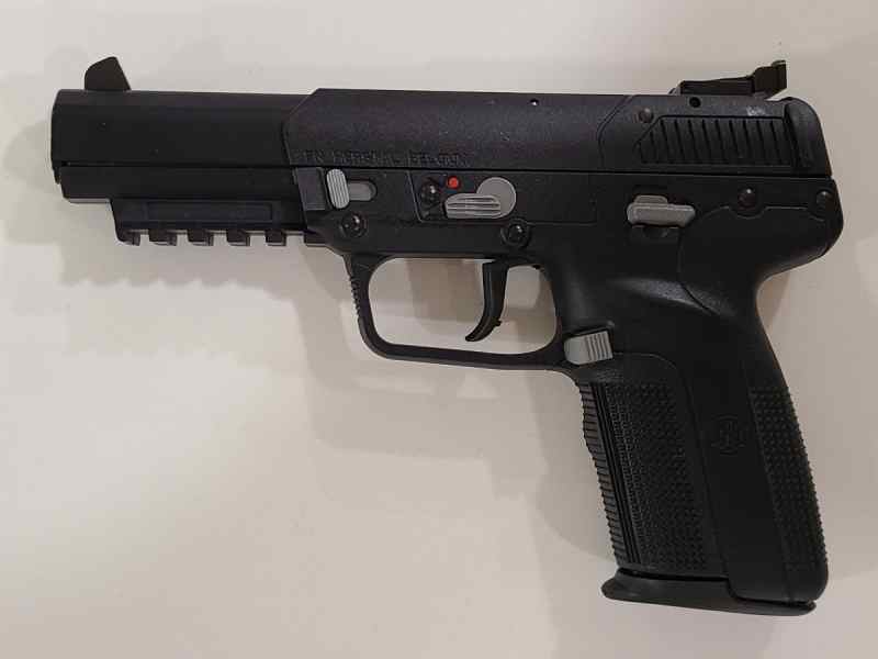 FN 5.7 w/3mags, original box, excellent condition 