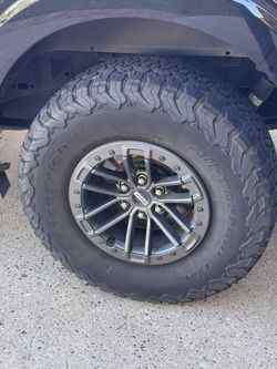 Ford F150 Raptor 17" Beadlocks OEM w KO2s Tires