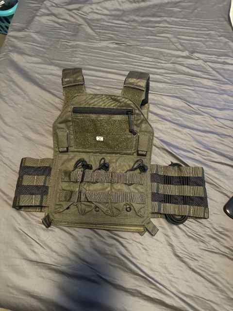 Brand new LBX tactical Armatus II Plate Carrier