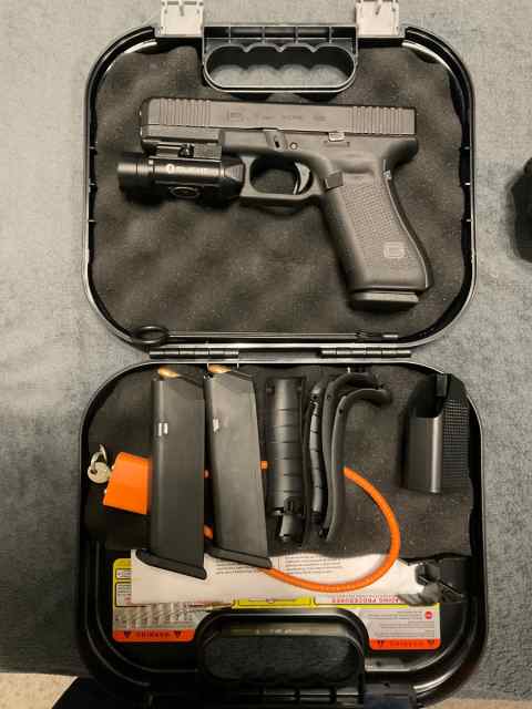 Glock 17 Gen 5 with Battle Belt, Safari Land Holst