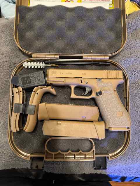 Glock 19x (Radian Ramjet &amp; TLR1-HL)