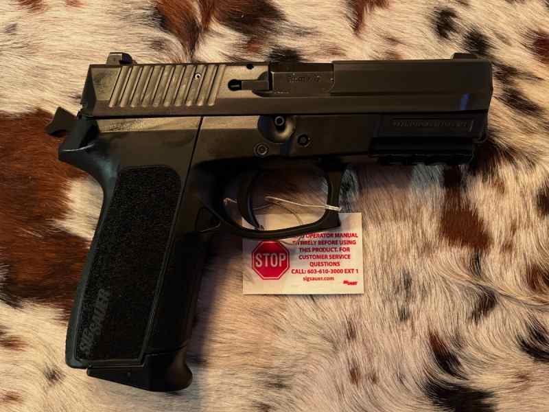 NEW IN BOX-Sig Sauer SP2022 9mm $599.99