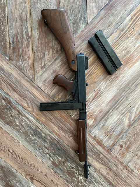 Thompson Submachine Gun. MUST SELL!!! MAKENANOFFER