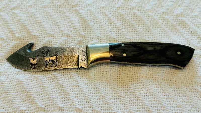 Rigid Gut Hook Hunting Knife, Etched Blade w/Deer