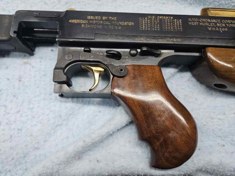 M1 left pistol grip.jpg