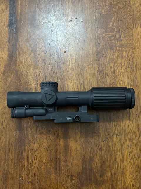 Trijicon VCOG 1-6x Red Horseshoe - Used, but LNIB