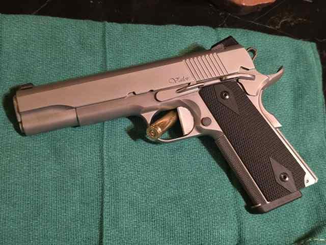 Dan Wesson Valor 10mm