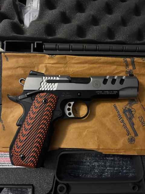 Smith and Wesson Performance Center 1911