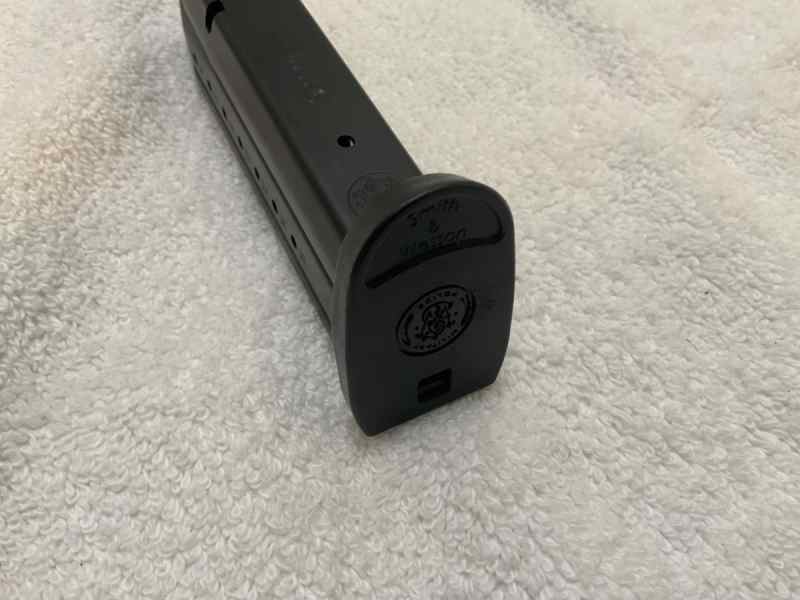 Smith &amp; Wesson M&amp;P2.0 9mm 17-Round Factory Mag
