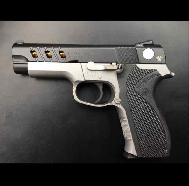 S&amp;W 40 cal 4046 Model