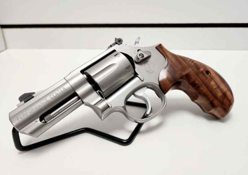 Smith &amp; Wesson Model 66-6 .357 MAG