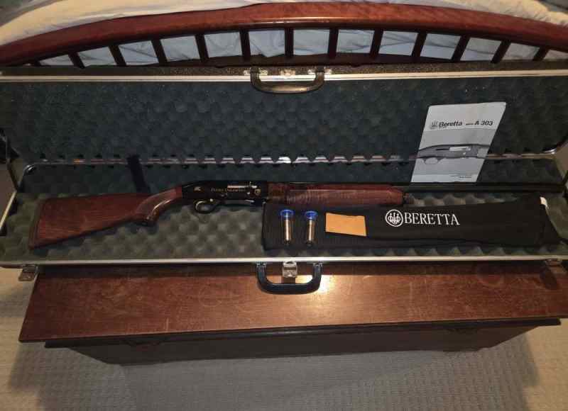 Beretta A303 Ducks Unlimited 12ga Shotgun DU Case