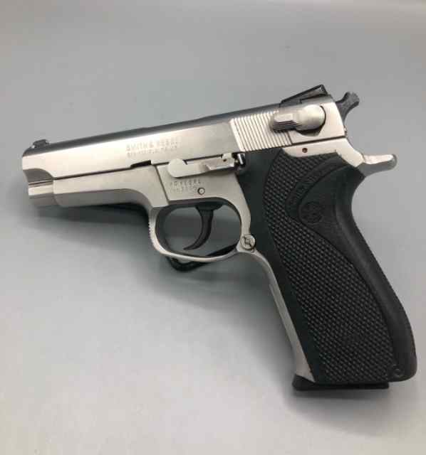 Smith &amp; Wesson Model 5906 9mm Handgun S&amp;W 5906 SW 