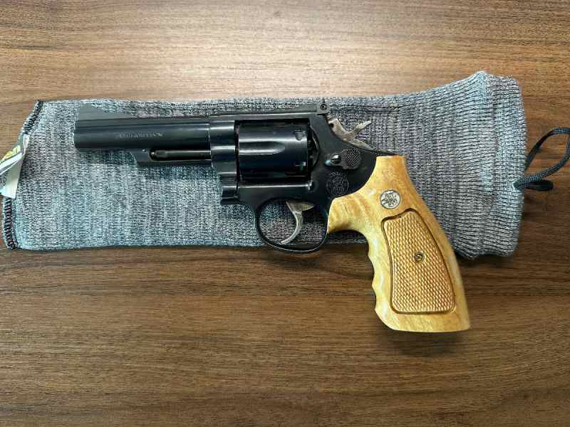Smith &amp; Wesson Model 19-5