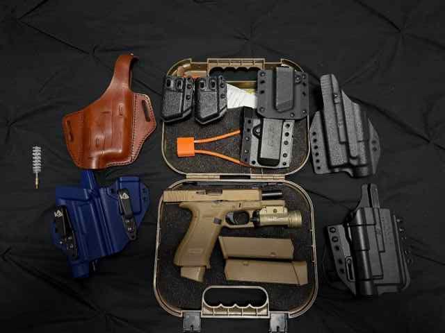 Glock 19x with TLR + holsters 