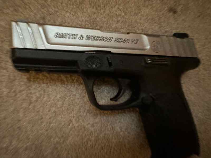 Smith and Wesson SDVE .40
