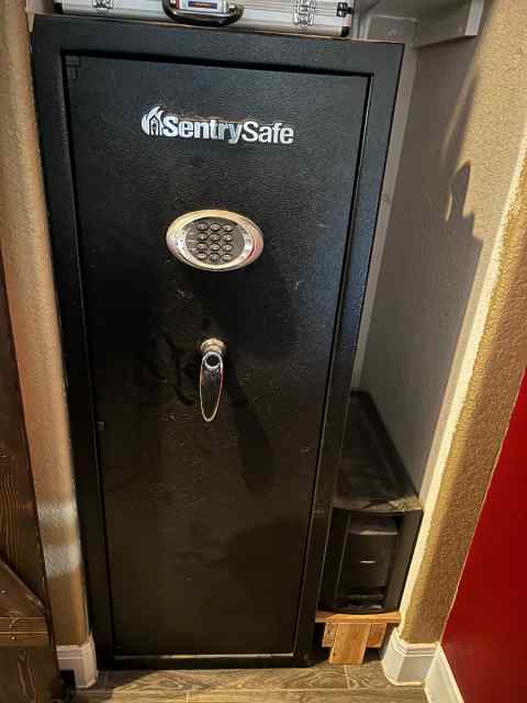 Sentry Safe 14-Gun Combination Lock Safe