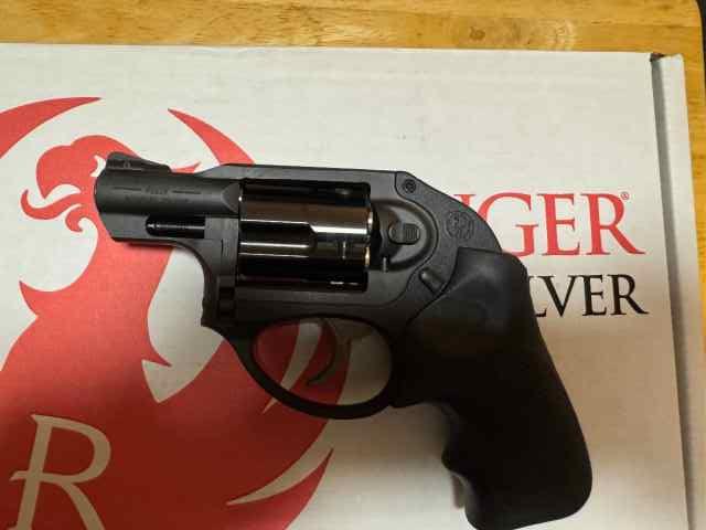 RUGER LCR 38 spl/357 like new
