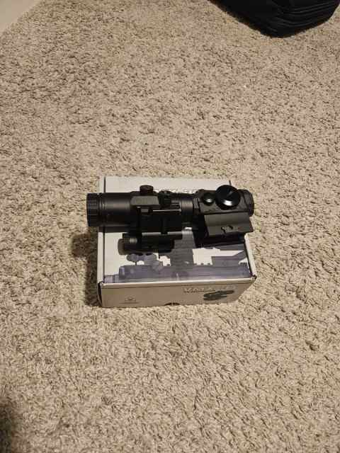 Romeo5 with magnifier 