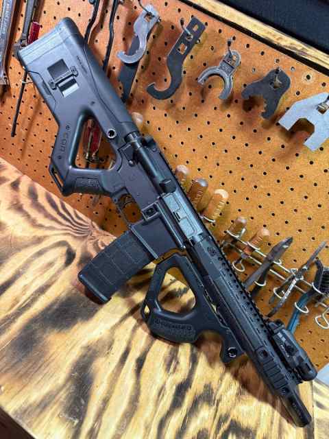 Tomorrow war AR-15