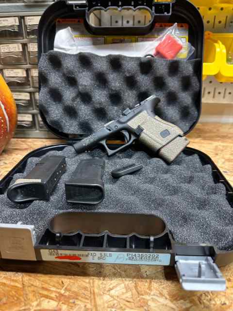 Glock 43 frame with mags 