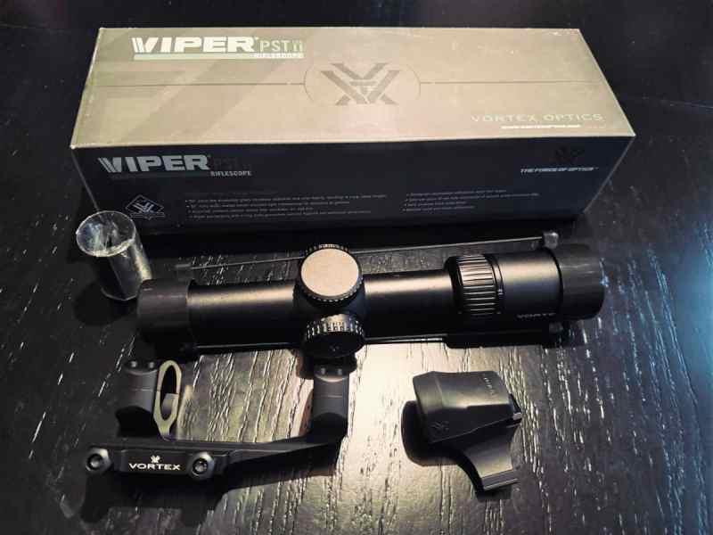 $700 Viper PST II RIFLESCOPE Bundle Kit - like new