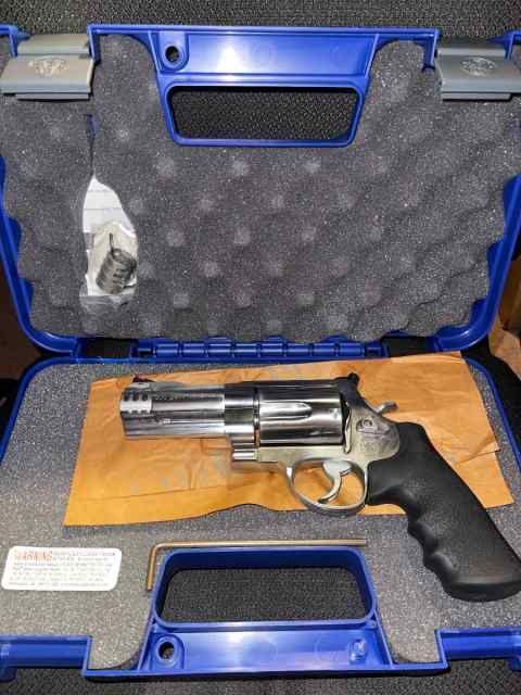 Smith &amp; Wesson 500Magnum W/ 4” Ported Barrel 