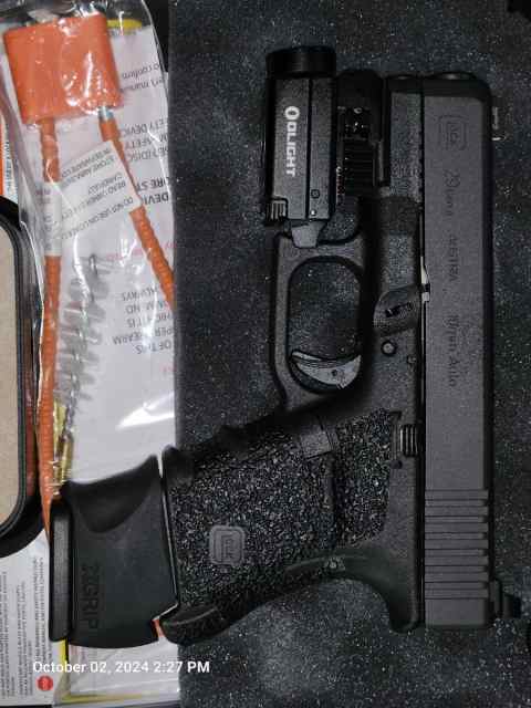 A Glock 29 and a Canik Mete MC9 