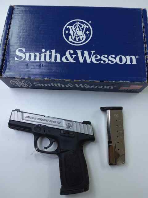 Smith and Wesson sd40 ve pistol 