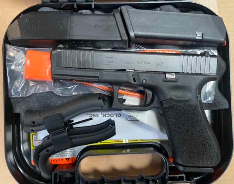 Glock 17 Gen5 9mm Pistol (3MAGS)