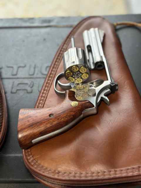 Smith and Wesson 686 NO DASH 1985 850.00 obo