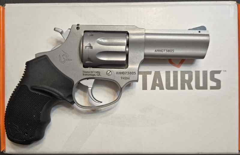 Taurus 942M .22magnum ExcellentLikeNew!