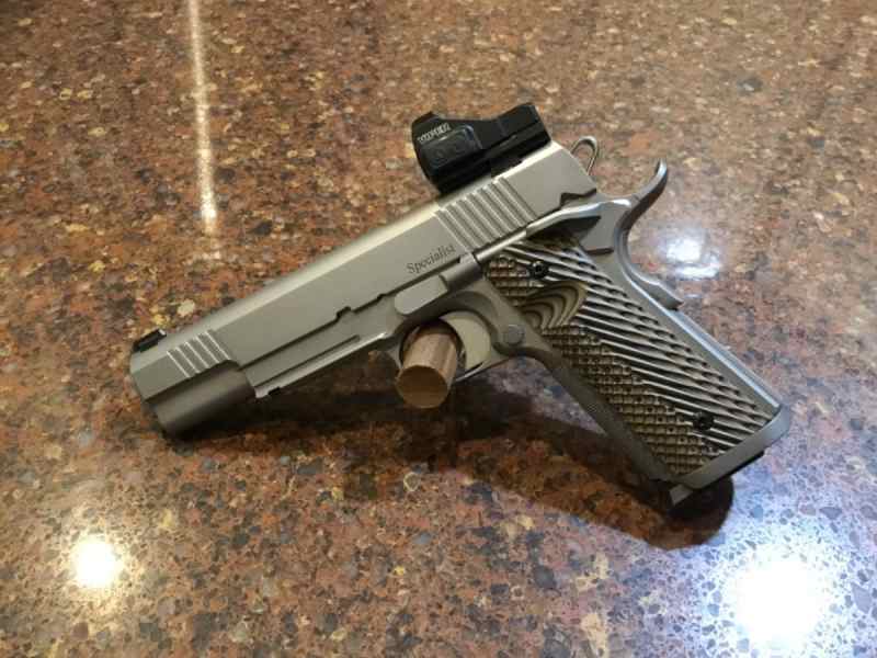 Dan Wesson Specialist 9mm Vortex red dot