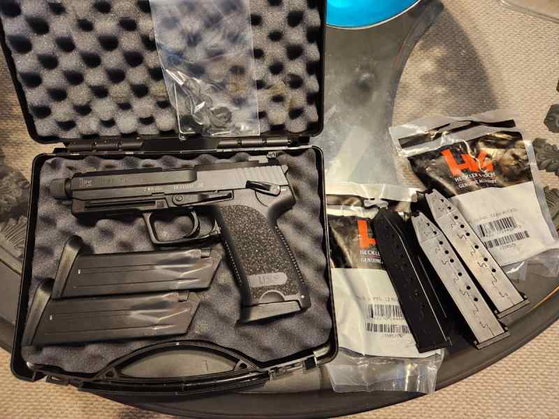 HK USP 45 Tactical w/ 6 extra mags!!